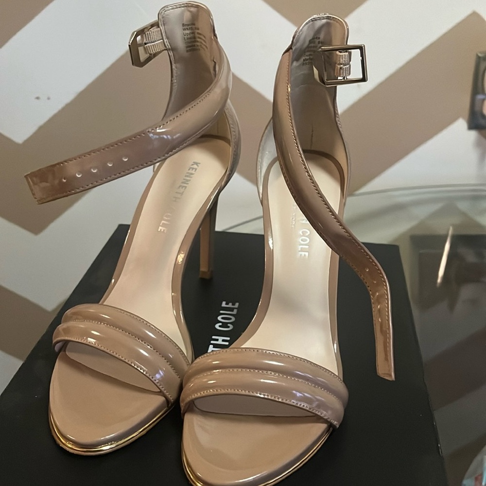 Kenneth Cole patten leather heels